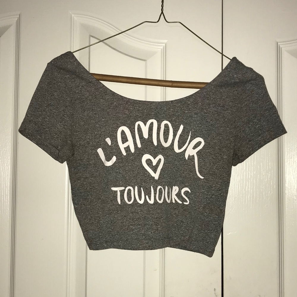 Women’s cropped mid drift t-shirt size small
